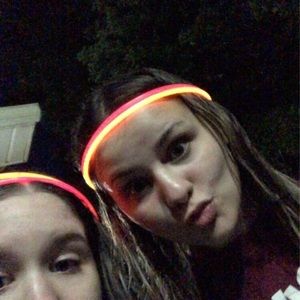 Meet your Posher, Avery